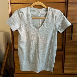 Everlane V neck tee
